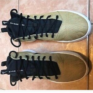 NIKE HYPERFRESH MENS BASKETBALL SIZE 8.5